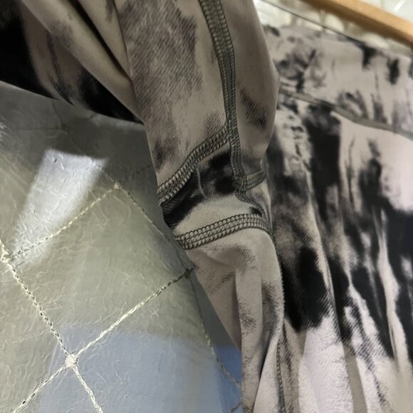 black and grey lululemon leggings size 8 - Picture 4 of 8